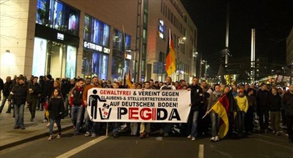 Almanya'da İslam karşıtı Pegida'ya karşı imza kampanyası