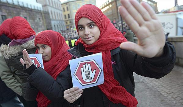 İsveç'teki cami saldırıları protesto edildi