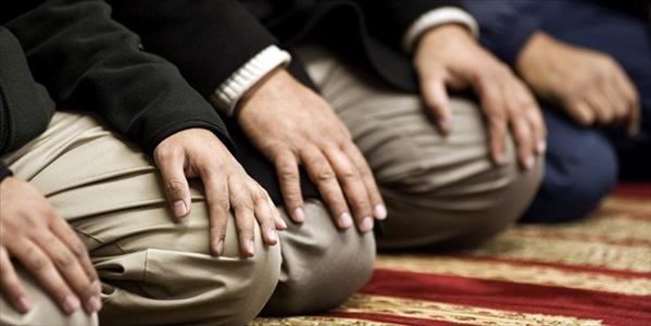 İran'dan Sünni alime cuma namazı engeli