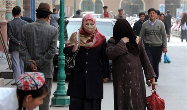 Urumçi'deki burka yasağı yürürlüğe girdi