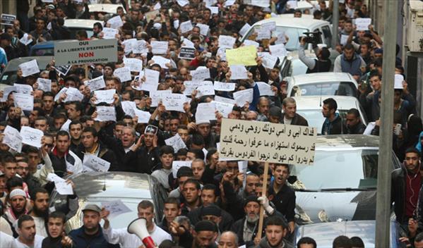 Protestolar Fransa karşıtı gösterilere dönüştü 4 ölü FOTO