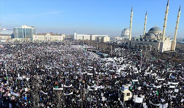 Çeçenistan'da Charlie Hebdo protestosu