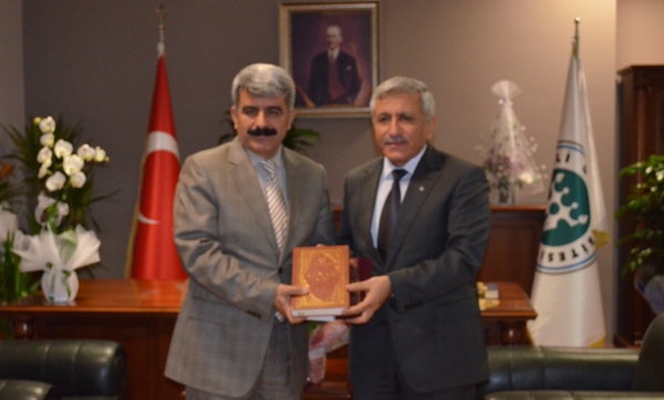 İZMİT MÜFTÜSÜ ABDULKADİR KEŞVELİOĞLU’NDAN REKTÖRE ZİYARET