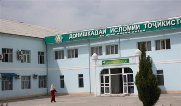 Tacikistan da 382 öğrenci İslami lise den atıldı