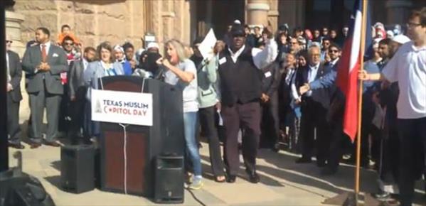 Mikrofonu kaptı İslam'a hakaret etti