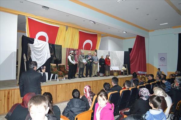 Çivril İlçe Müftülüğümüzün Seyit Onbaşı Tiyatrosuna yoğun ilgi..