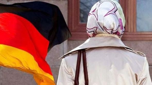 Alman yargıçtan başörtüsü kararına eleştiri