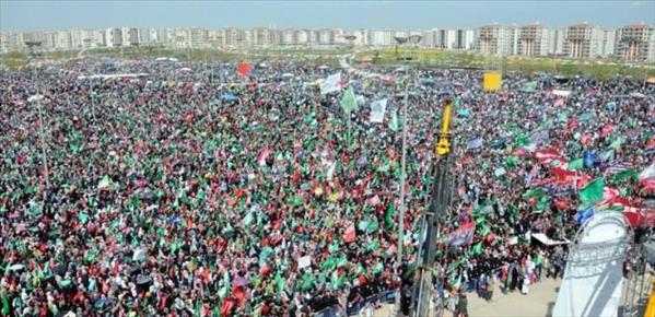 Peygamber sevgisi meydana sığmadı