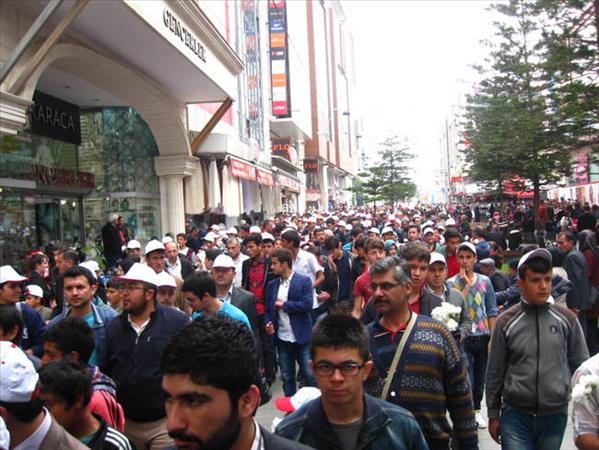 SERİK GENÇLİK KULÜBÜ KUTLU DOĞUM HAFTASI GENÇLİK YÜRÜYÜŞÜNDE