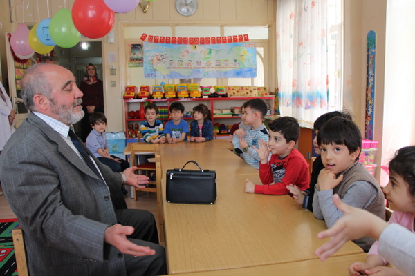 MÜFTÜ GÜNAYDAN ÇOCUKLARA KUTLU DOĞUM ZİYARETİ