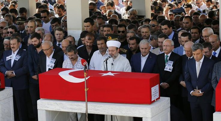 Başkan Görmez, kahraman şehitlerimizin cenaze namazını kıldırdı...