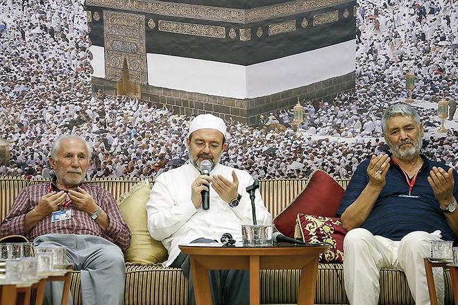 Başkan Görmez, Mekke’de 15 Temmuz şehitlerinin yakınlarıyla bir araya geldi