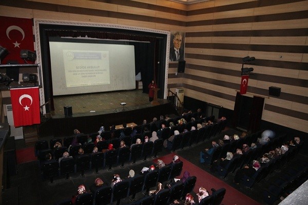 Din Görevlileri ve Eşlerine Yönelik Aile Okulları Yapıldı