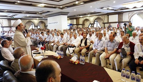 Görmez, Arafat öncesi Mekke’de kafile başkanlarıyla bir araya geldi.