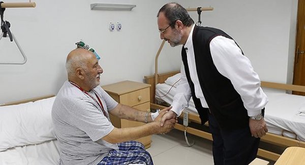 Görmez, vinç kazasında yaralanan hacı adaylarını ziyaret etti