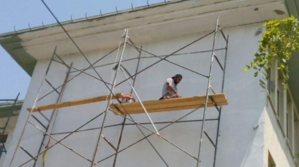 İskele üzerinde namaz kılan işçi rekoru