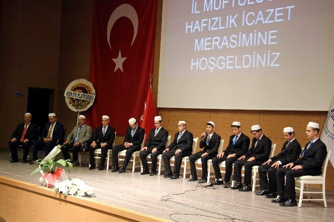 Kur’an bülbülleri hafızlık icazetlerini aldı