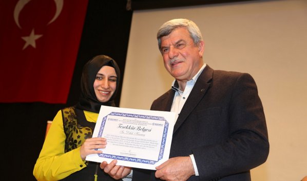 Kur\'an Kursunda mezun olan görme engellilere sertifika verildi